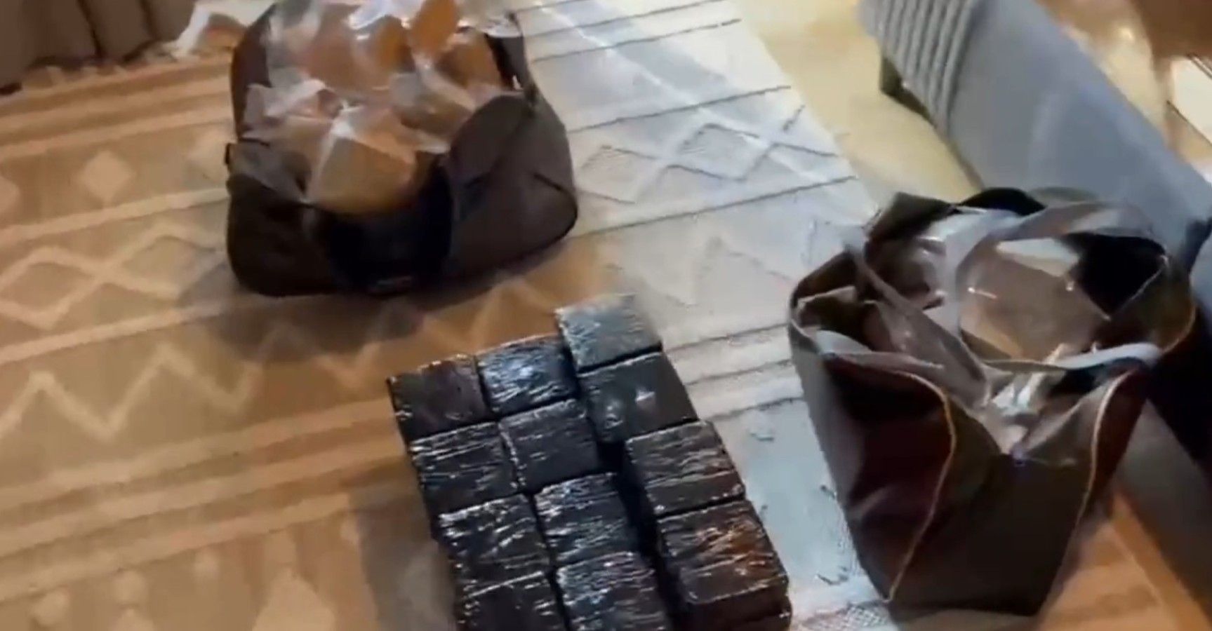 Bakan Yerlikaya açıkladıUrfa'da zehir tacirlerine gözaltı