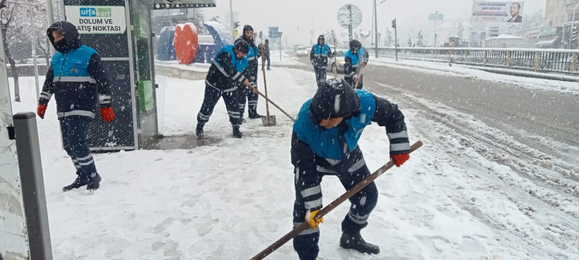 Eyyübiye'de karla mücadele ekipleri sahada
