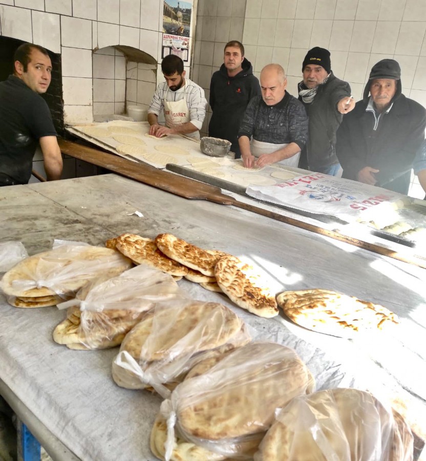 Şanlıurfa'da duyarlı esnaftan depremzedelere ücretsiz ekmek