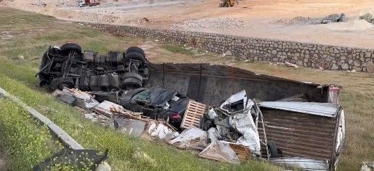 Şanlıurfa 'ölüm yolunda' kaza:  5 ölü, 1 yaralı