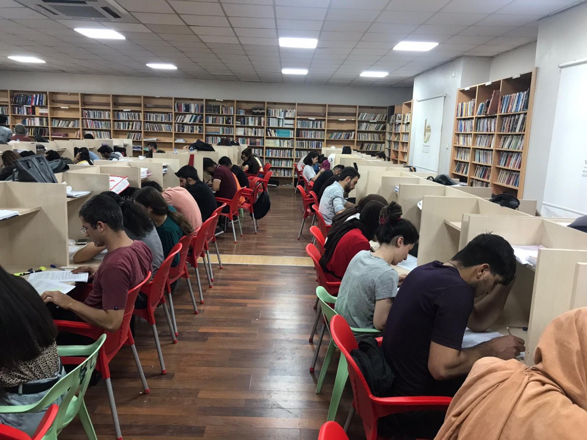 Viranşehir'de öğrenci ve memur adaylarına ücretsiz deneme sınavı